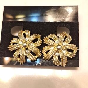 Beautiful Coro Flower Clip-on Earrings